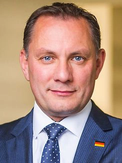 Chrupalla , Öffentliche Person und politische Ansichten