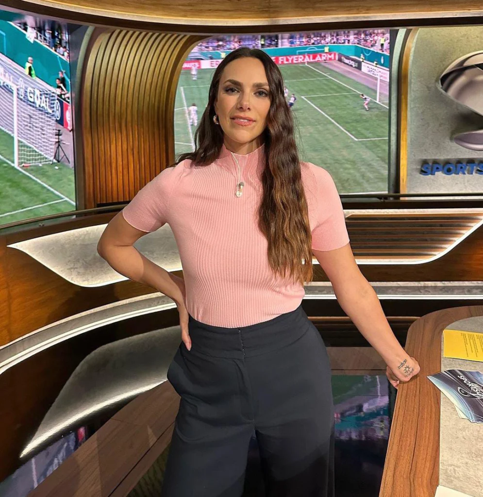 Wer ist Mutter von Esther Sedlaczek? Ihre Herkunft & Karriere