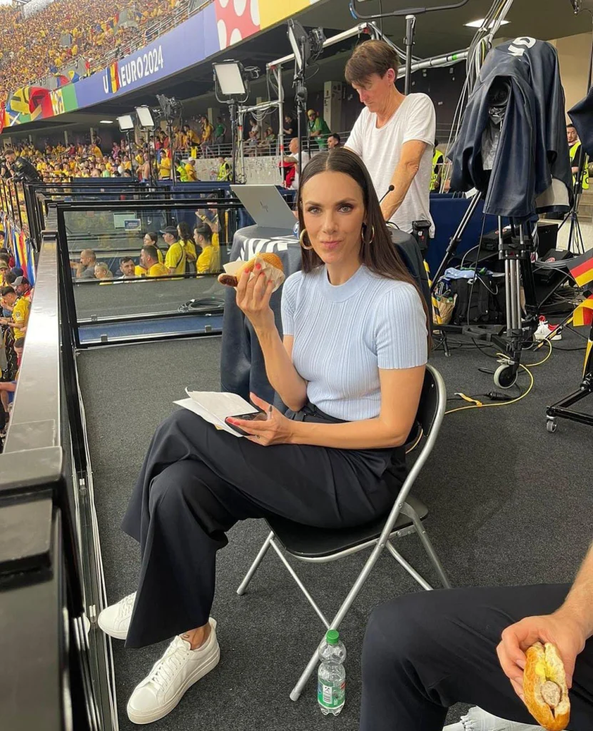 FIFA-Weltmeisterschaft 2022 und weitere Projekte, Esther Sedlaczek