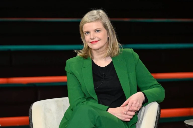 Janka Oertel Geboren: Expertin für Chinas Politik und Sicherheit