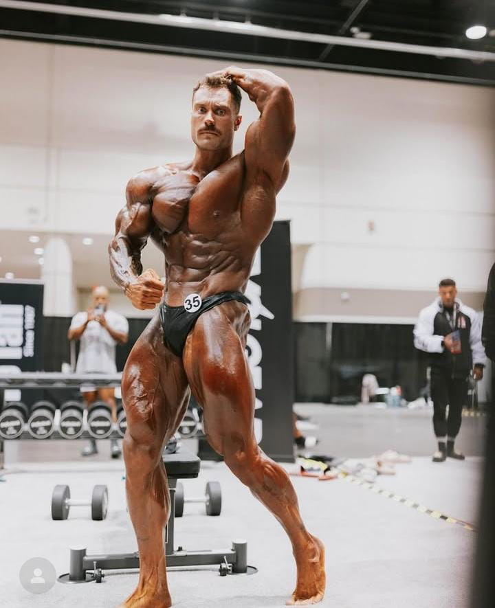 Chris Bumstead (CBum) Größe, Gewicht und Trainingsgeheimnisse erklärt