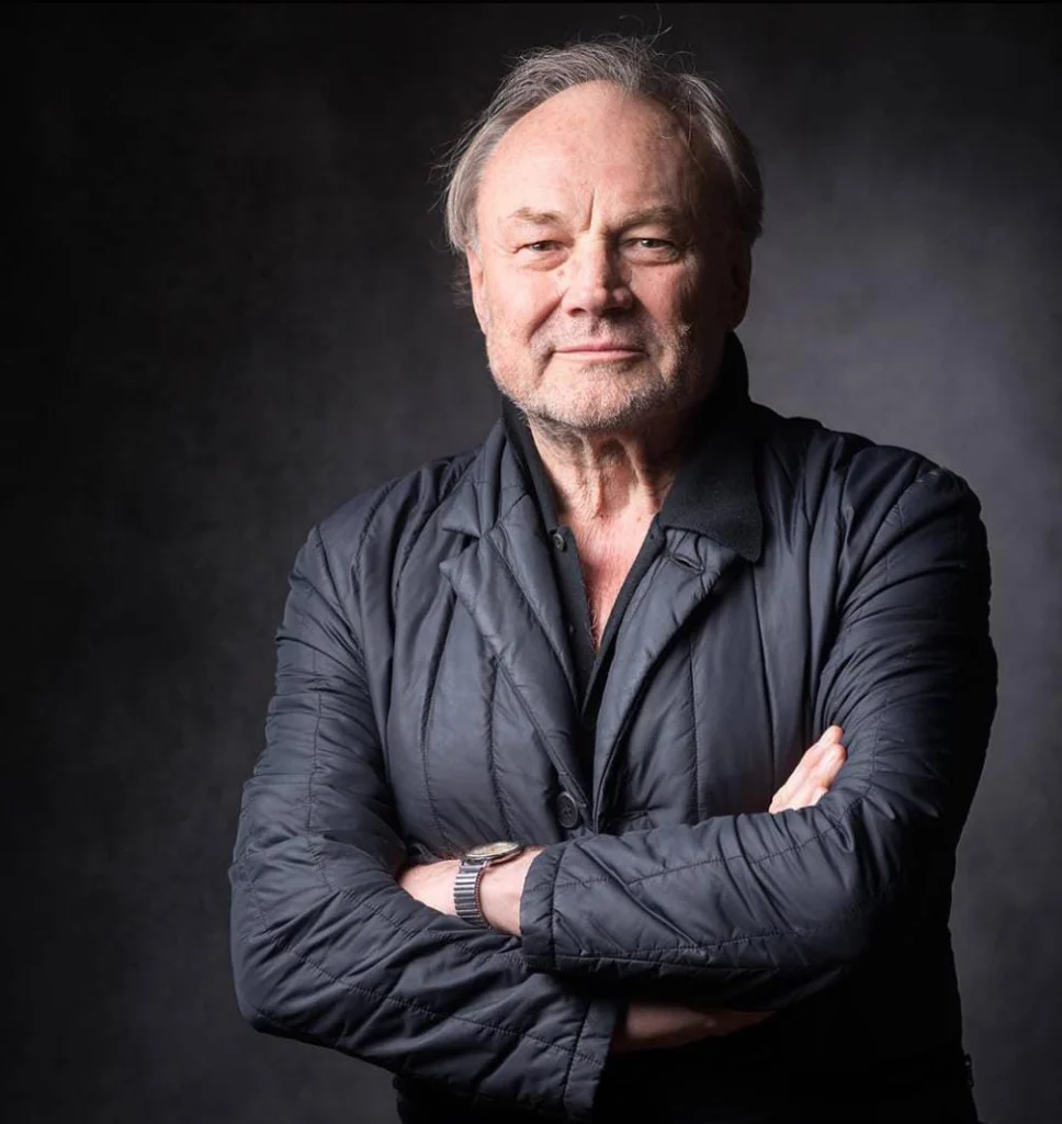 Kindheit & Ausbildung