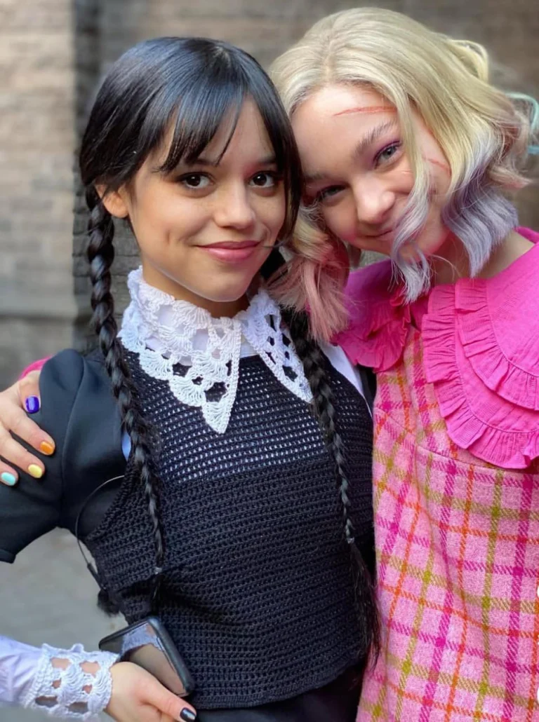 Wie alt ist Wednesday? Alles über ihr Alter und die Netflix-Serie