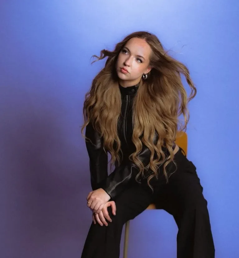 Anna Leanne: Alter, Herkunft, Songs und Karriere als Sängerin